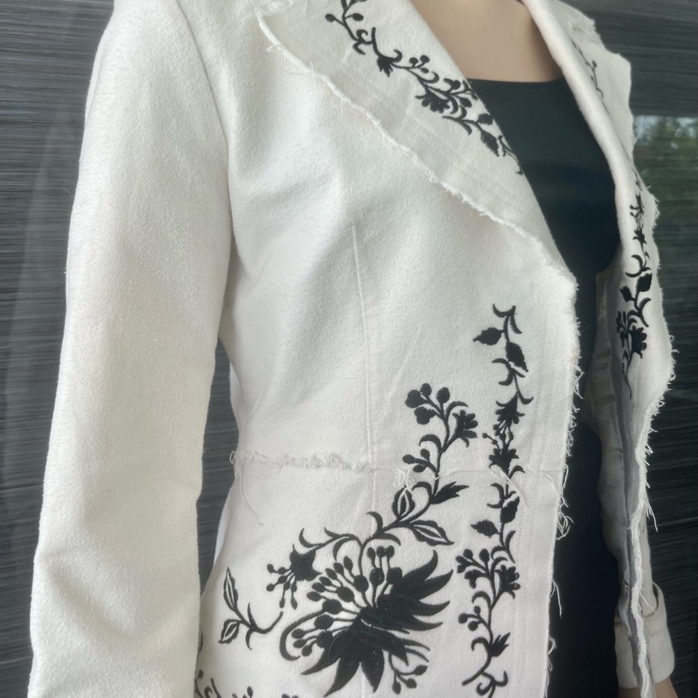 White House Black Market Embroidered Jacket Size 2